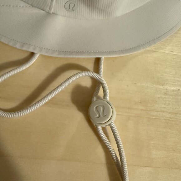 NWT Lululemon Off-White Bucket Hat - Picture 8 of 8